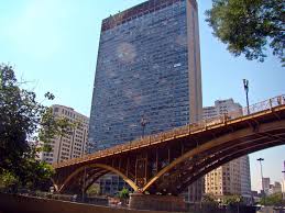Edifício Mirante do Vale, onde fica o Sky Loft São Paulo no 41º andar