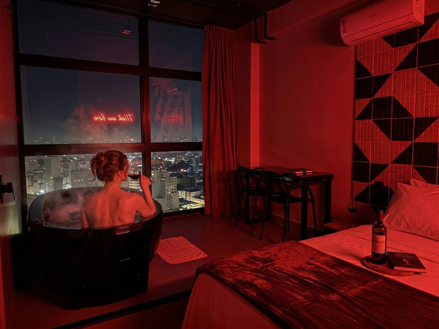 Suíte Sao Paulo Room com jacuzzi e vista panorâmica noturna de São Paulo